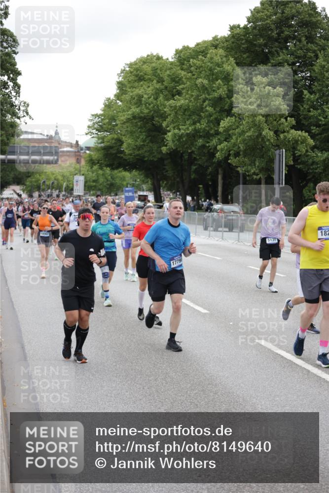 29.06.2025 - hella hamburg halbmarathon Jannik Wohlers http://msf.ph/oto/8149640 29.06.2025 10:50:07 Lombardsbrücke 1259, 1828, 2047, 3203, 3680, 3838, 4642, 4695, 4961, 5119, 5131, 7505, 7677, 7938, 8299, 8834, 9933, 10744, 11696, 13887, 14102, 14591, 15017, 15105, 15230, 15416, 15467, 15551, 16489, 16593, 16670, 16742, 17790, 18067, 18092, 18483 meine-sportfotos.de