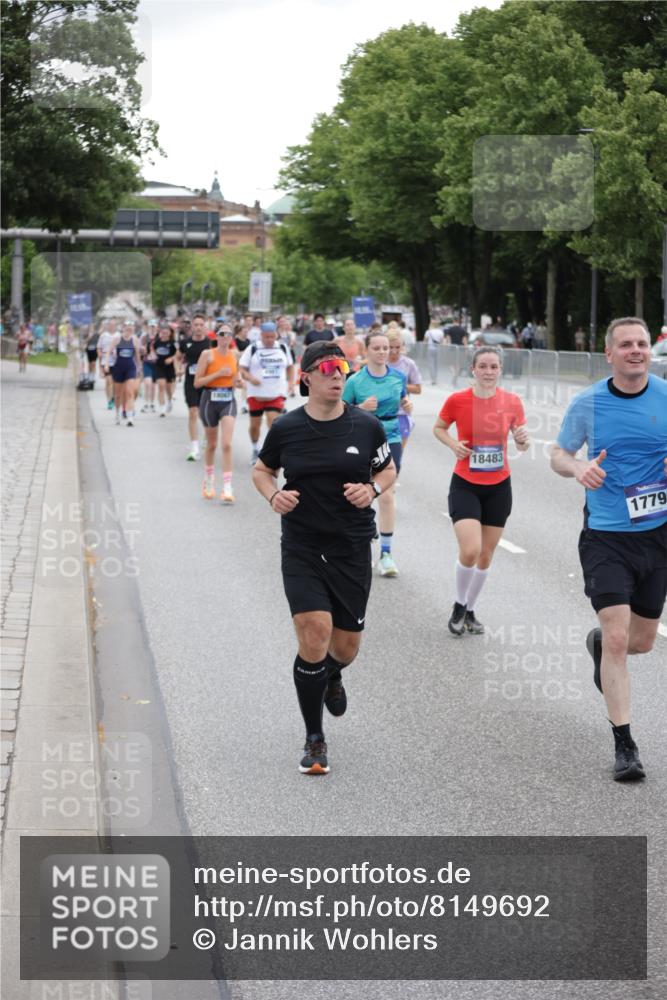 29.06.2025 - hella hamburg halbmarathon Jannik Wohlers http://msf.ph/oto/8149692 29.06.2025 10:50:08 Lombardsbrücke 1259, 1828, 2047, 3203, 3680, 3838, 4642, 4695, 4961, 5131, 7505, 7677, 7938, 8299, 8833, 8834, 9096, 9933, 10744, 11696, 13887, 14102, 14591, 14762, 15017, 15105, 15230, 15416, 15467, 15551, 16489, 16593, 16670, 16742, 17790, 18067, 18092, 18483 meine-sportfotos.de