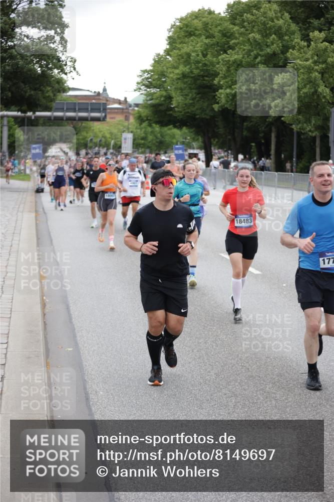 29.06.2025 - hella hamburg halbmarathon Jannik Wohlers http://msf.ph/oto/8149697 29.06.2025 10:50:08 Lombardsbrücke 1259, 1828, 2047, 3203, 3680, 3838, 4642, 4695, 4961, 5131, 7505, 7677, 7938, 8299, 8833, 8834, 9096, 9933, 10744, 11696, 13887, 14102, 14591, 14762, 15017, 15105, 15230, 15416, 15467, 15551, 16489, 16593, 16670, 16742, 17790, 18067, 18092, 18483 meine-sportfotos.de