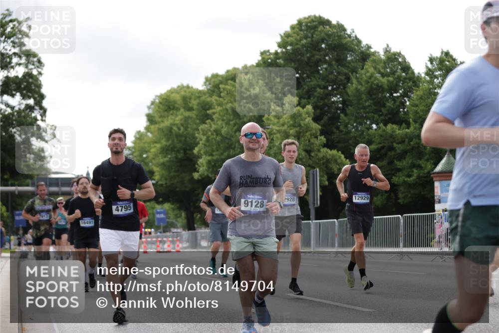 29.06.2025 - hella hamburg halbmarathon Jannik Wohlers http://msf.ph/oto/8149704 29.06.2025 10:13:12 Lombardsbrücke 2055, 2359, 2721, 2904, 2987, 4187, 4795, 4950, 5232, 5546, 5631, 6026, 6717, 6724, 7446, 7447, 7460, 7913, 8279, 9128, 9612, 9631, 10977, 12313, 12797, 12928, 12929, 13331, 13928, 15663, 16491, 17472, 18222, 18231, 19035, 19190 meine-sportfotos.de