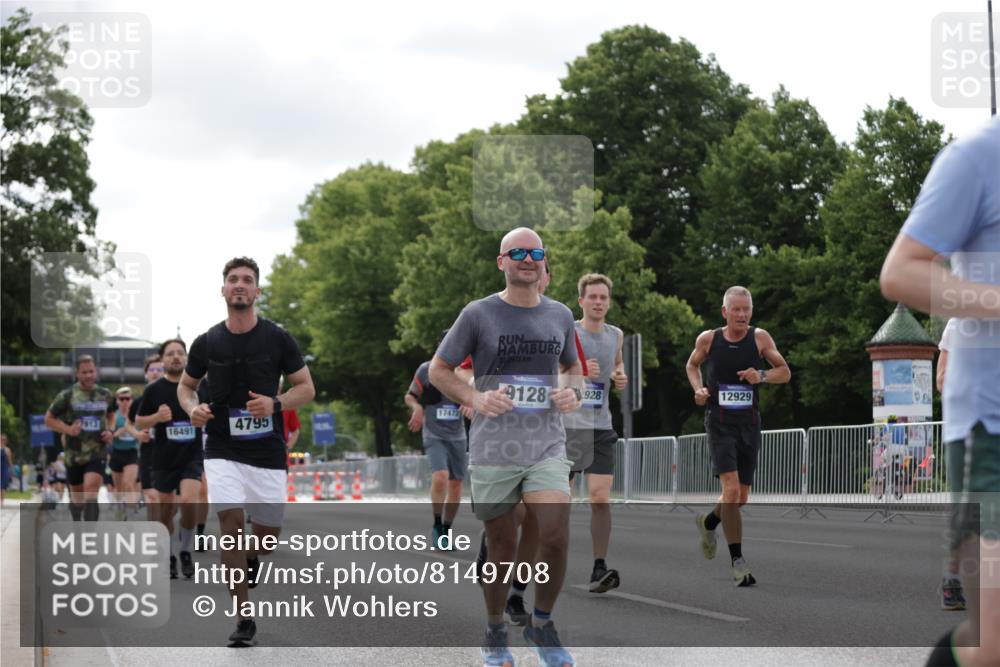29.06.2025 - hella hamburg halbmarathon Jannik Wohlers http://msf.ph/oto/8149708 29.06.2025 10:13:12 Lombardsbrücke 2055, 2359, 2721, 2904, 2987, 4187, 4795, 4950, 5232, 5546, 5631, 6026, 6717, 6724, 7446, 7447, 7460, 7913, 8279, 9128, 9612, 9631, 10977, 12313, 12797, 12928, 12929, 13331, 13928, 15663, 16491, 17472, 18222, 18231, 19035, 19190 meine-sportfotos.de