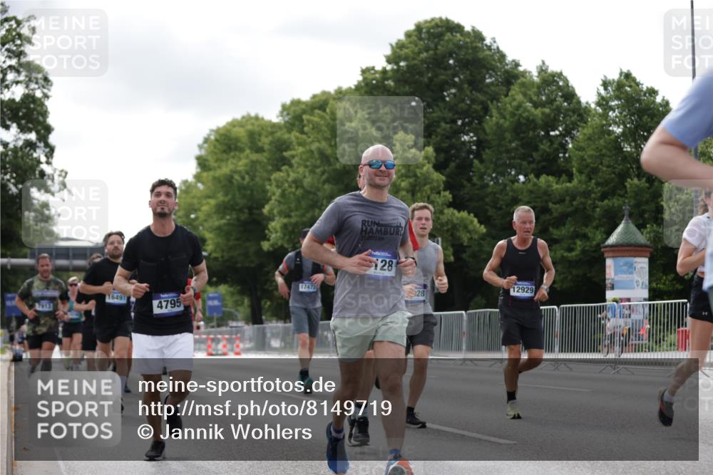 29.06.2025 - hella hamburg halbmarathon Jannik Wohlers http://msf.ph/oto/8149719 29.06.2025 10:13:12 Lombardsbrücke 2055, 2359, 2721, 2904, 2987, 4187, 4795, 4950, 5232, 5546, 5631, 6026, 6717, 6724, 7446, 7447, 7460, 7913, 8279, 9128, 9612, 9631, 10977, 12313, 12797, 12928, 12929, 13331, 13928, 15663, 16491, 17472, 18222, 18231, 19035, 19190 meine-sportfotos.de