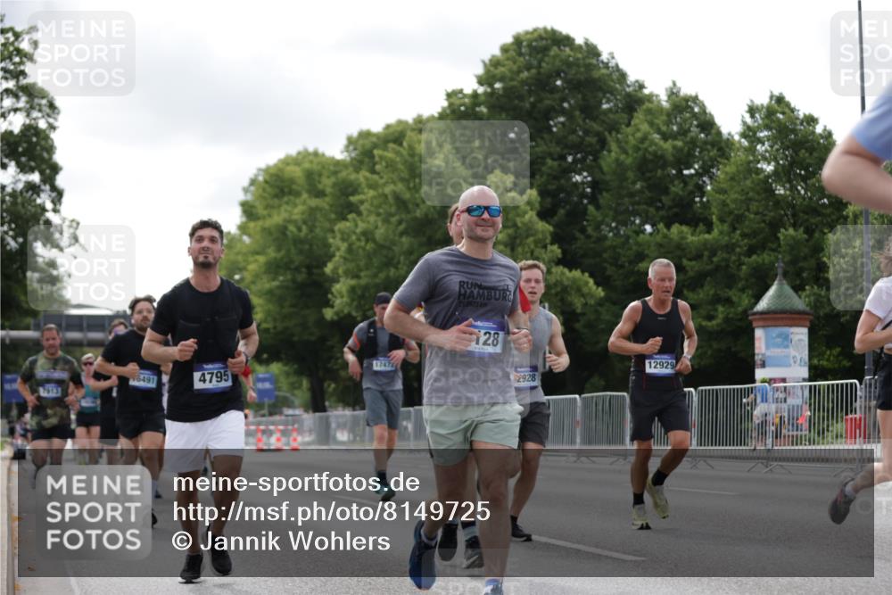 29.06.2025 - hella hamburg halbmarathon Jannik Wohlers http://msf.ph/oto/8149725 29.06.2025 10:13:12 Lombardsbrücke 2055, 2359, 2721, 2904, 2987, 4187, 4795, 4950, 5232, 5546, 5631, 6026, 6717, 6724, 7446, 7447, 7460, 7913, 8279, 9128, 9612, 9631, 10977, 12313, 12797, 12928, 12929, 13331, 13928, 15663, 16491, 17472, 18222, 18231, 19035, 19190 meine-sportfotos.de
