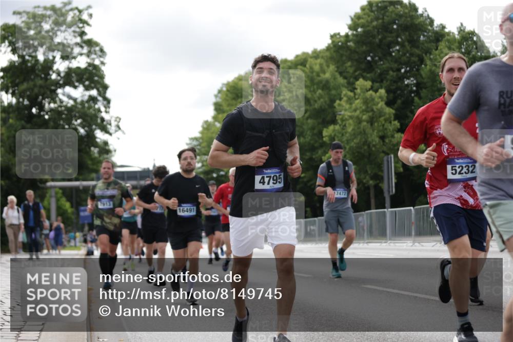 29.06.2025 - hella hamburg halbmarathon Jannik Wohlers http://msf.ph/oto/8149745 29.06.2025 10:13:13 Lombardsbrücke 2055, 2359, 2721, 2904, 2987, 4795, 4950, 5232, 5546, 5631, 6026, 6717, 6724, 7446, 7447, 7460, 7913, 8279, 9128, 9612, 9631, 10977, 12313, 12797, 12928, 12929, 13331, 13928, 15663, 16491, 17472, 18222, 18231, 19035, 19190 meine-sportfotos.de
