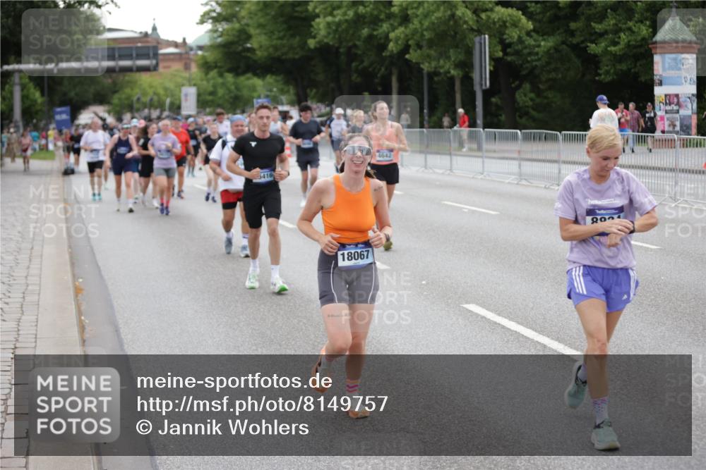 29.06.2025 - hella hamburg halbmarathon Jannik Wohlers http://msf.ph/oto/8149757 29.06.2025 10:50:12 Lombardsbrücke 1259, 1828, 1930, 3184, 3647, 3838, 4642, 4695, 4961, 5131, 7133, 7161, 7505, 7677, 7938, 8299, 8833, 8834, 9096, 9168, 9933, 10437, 10744, 12392, 12393, 14102, 14591, 14762, 15017, 15105, 15416, 15467, 15551, 16489, 16593, 16670, 16742, 17337, 17790, 18067, 18092, 18483 meine-sportfotos.de