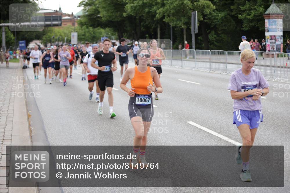 29.06.2025 - hella hamburg halbmarathon Jannik Wohlers http://msf.ph/oto/8149764 29.06.2025 10:50:12 Lombardsbrücke 1259, 1828, 1930, 3184, 3647, 3838, 4642, 4695, 4961, 5131, 7133, 7161, 7505, 7677, 7938, 8299, 8833, 8834, 9096, 9168, 9933, 10437, 10744, 12392, 12393, 14102, 14591, 14762, 15017, 15105, 15416, 15467, 15551, 16489, 16593, 16670, 16742, 17337, 17790, 18067, 18092, 18483 meine-sportfotos.de