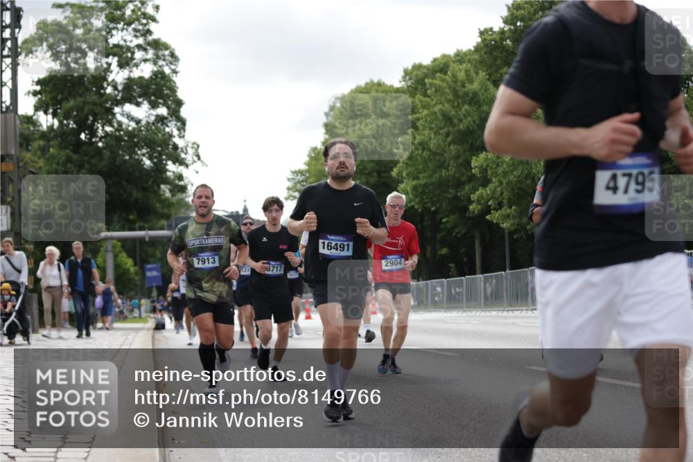 29.06.2025 - hella hamburg halbmarathon Jannik Wohlers http://msf.ph/oto/8149766 29.06.2025 10:13:14 Lombardsbrücke 1131, 2055, 2359, 2721, 2904, 2987, 4795, 4950, 5232, 5546, 5631, 6026, 6717, 6724, 7446, 7447, 7460, 7462, 7913, 8279, 9128, 9612, 9631, 10977, 12313, 12797, 12928, 12929, 13331, 13928, 15085, 15663, 16491, 17472, 18222, 18231, 19190 meine-sportfotos.de