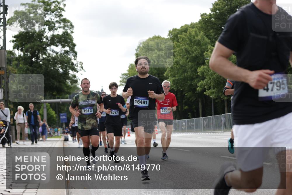 29.06.2025 - hella hamburg halbmarathon Jannik Wohlers http://msf.ph/oto/8149770 29.06.2025 10:13:14 Lombardsbrücke 1131, 2055, 2359, 2721, 2904, 2987, 4795, 4950, 5232, 5546, 5631, 6026, 6717, 6724, 7446, 7447, 7460, 7462, 7913, 8279, 9128, 9612, 9631, 10977, 12313, 12797, 12928, 12929, 13331, 13928, 15085, 15663, 16491, 17472, 18222, 18231, 19190 meine-sportfotos.de