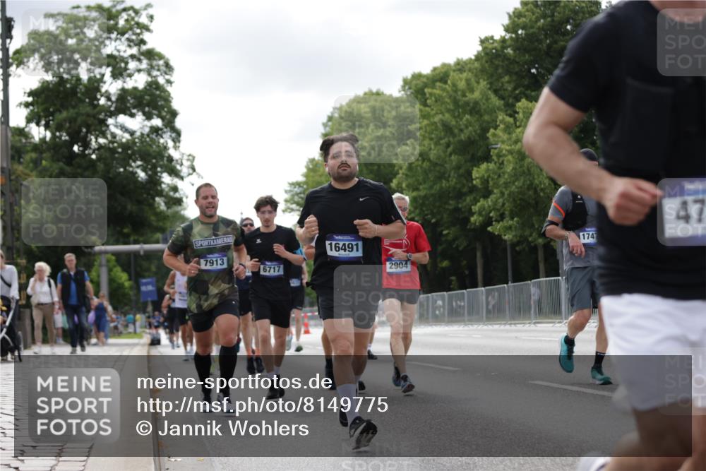 29.06.2025 - hella hamburg halbmarathon Jannik Wohlers http://msf.ph/oto/8149775 29.06.2025 10:13:14 Lombardsbrücke 1131, 2055, 2359, 2721, 2904, 2987, 4795, 4950, 5232, 5546, 5631, 6026, 6717, 6724, 7446, 7447, 7460, 7462, 7913, 8279, 9128, 9612, 9631, 10977, 12313, 12797, 12928, 12929, 13331, 13928, 15085, 15663, 16491, 17472, 18222, 18231, 19190 meine-sportfotos.de