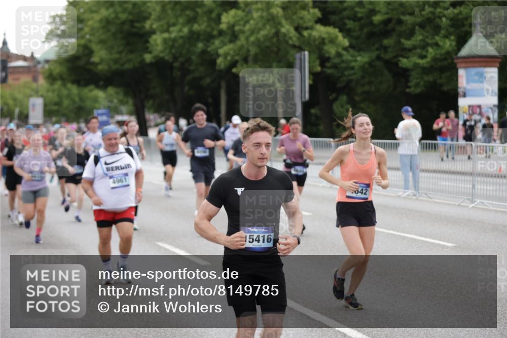 29.06.2025 - hella hamburg halbmarathon Jannik Wohlers http://msf.ph/oto/8149785 29.06.2025 10:50:14 Lombardsbrücke 1930, 2200, 3184, 3229, 3647, 3838, 4642, 4695, 4961, 5131, 7133, 7161, 7505, 7938, 8299, 8833, 8834, 9096, 9168, 9933, 10437, 10744, 12392, 12393, 14102, 14762, 15017, 15105, 15416, 15467, 16593, 16742, 17337, 17790, 18067, 18092, 18483 meine-sportfotos.de