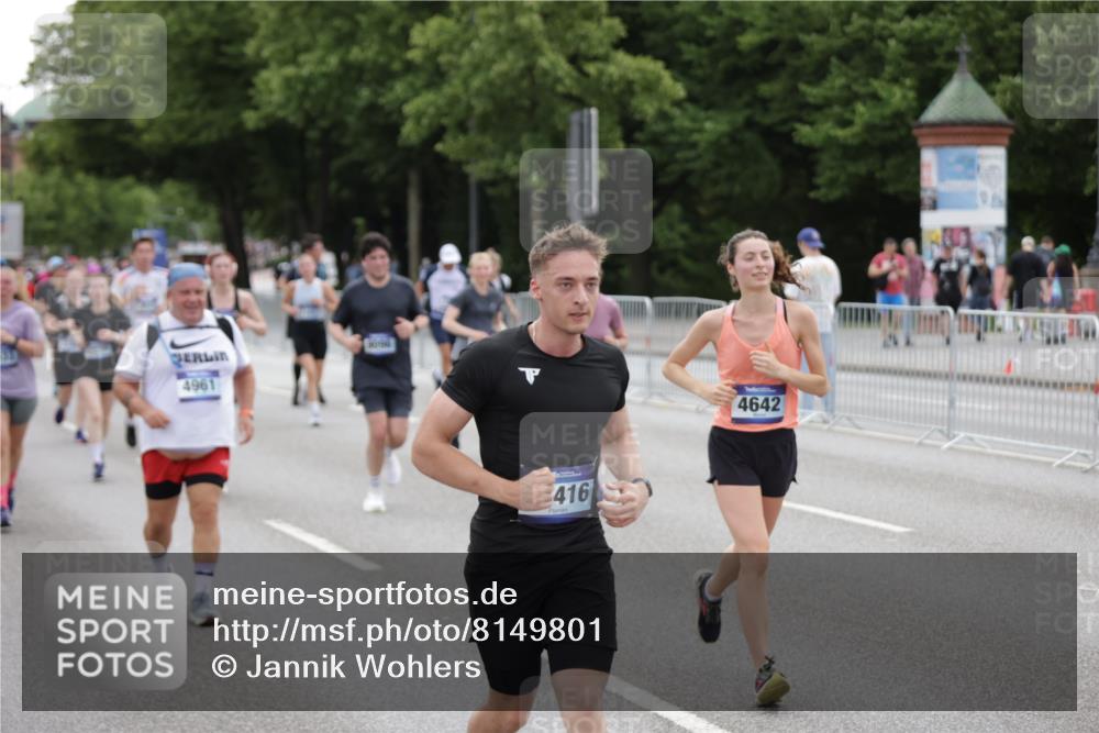 29.06.2025 - hella hamburg halbmarathon Jannik Wohlers http://msf.ph/oto/8149801 29.06.2025 10:50:14 Lombardsbrücke 1930, 2200, 3184, 3229, 3647, 3838, 4642, 4695, 4961, 5131, 7133, 7161, 7505, 7938, 8299, 8833, 8834, 9096, 9168, 9933, 10437, 10744, 12392, 12393, 14102, 14762, 15017, 15105, 15416, 15467, 16593, 16742, 17337, 17790, 18067, 18092, 18483 meine-sportfotos.de
