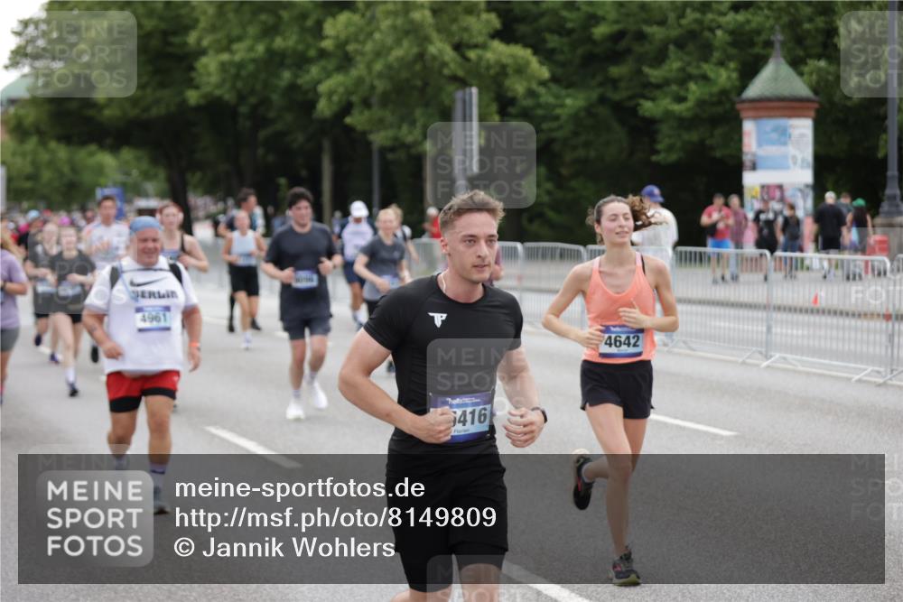 29.06.2025 - hella hamburg halbmarathon Jannik Wohlers http://msf.ph/oto/8149809 29.06.2025 10:50:14 Lombardsbrücke 1930, 2200, 3184, 3229, 3647, 3838, 4642, 4695, 4961, 5131, 7133, 7161, 7505, 7938, 8299, 8833, 8834, 9096, 9168, 9933, 10437, 10744, 12392, 12393, 14102, 14762, 15017, 15105, 15416, 15467, 16593, 16742, 17337, 17790, 18067, 18092, 18483 meine-sportfotos.de
