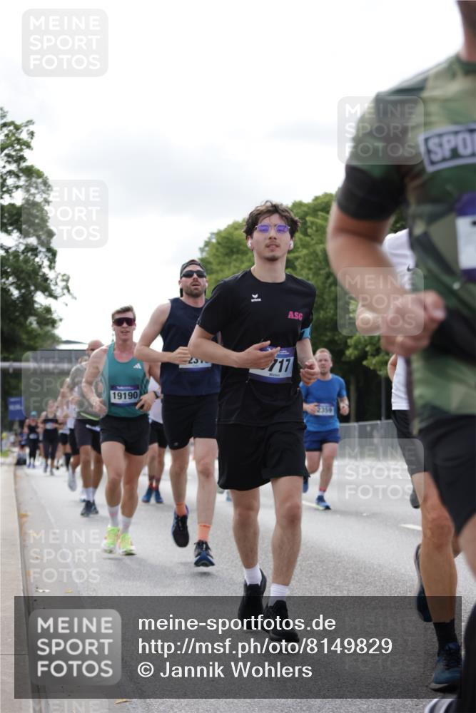 29.06.2025 - hella hamburg halbmarathon Jannik Wohlers http://msf.ph/oto/8149829 29.06.2025 10:13:16 Lombardsbrücke 1131, 2055, 2359, 2721, 2904, 2987, 4001, 4795, 4950, 5232, 5546, 5631, 5719, 6026, 6717, 6724, 7446, 7447, 7462, 7913, 8279, 8673, 9128, 9612, 9631, 10977, 12313, 12797, 12928, 12929, 13331, 13928, 15085, 15663, 16491, 17472, 18231, 19190 meine-sportfotos.de