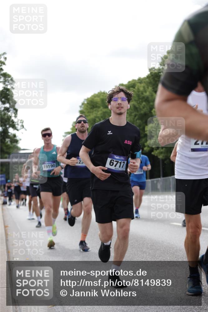 29.06.2025 - hella hamburg halbmarathon Jannik Wohlers http://msf.ph/oto/8149839 29.06.2025 10:13:16 Lombardsbrücke 1131, 2055, 2359, 2721, 2904, 2987, 4001, 4795, 4950, 5232, 5546, 5631, 5719, 6026, 6717, 6724, 7446, 7447, 7462, 7913, 8279, 8673, 9128, 9612, 9631, 10977, 12313, 12797, 12928, 12929, 13331, 13928, 15085, 15663, 16491, 17472, 18231, 19190 meine-sportfotos.de