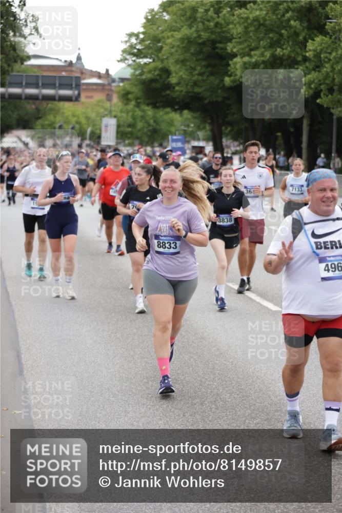 29.06.2025 - hella hamburg halbmarathon Jannik Wohlers http://msf.ph/oto/8149857 29.06.2025 10:50:17 Lombardsbrücke 1930, 2200, 3184, 3229, 3647, 3838, 4642, 4695, 4771, 4961, 5131, 6178, 7133, 7161, 7505, 7938, 8200, 8833, 8834, 9096, 9168, 9933, 10437, 10744, 12392, 12393, 14762, 15017, 15105, 15416, 15467, 16501, 16593, 17337, 17648, 17790, 18067, 18092, 18483 meine-sportfotos.de