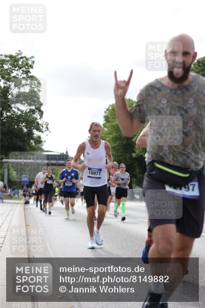 29.06.2025 - hella hamburg halbmarathon Jannik Wohlers http://msf.ph/oto/8149882 29.06.2025 10:13:20 Lombardsbrücke 1131, 1480, 2055, 2359, 2721, 2904, 2987, 4001, 4795, 5232, 5631, 5719, 6026, 6717, 6724, 7462, 7913, 8279, 8673, 9128, 9631, 10977, 11441, 12313, 12797, 12928, 12929, 15085, 15663, 15721, 15722, 16491, 17472, 18231, 19190 meine-sportfotos.de