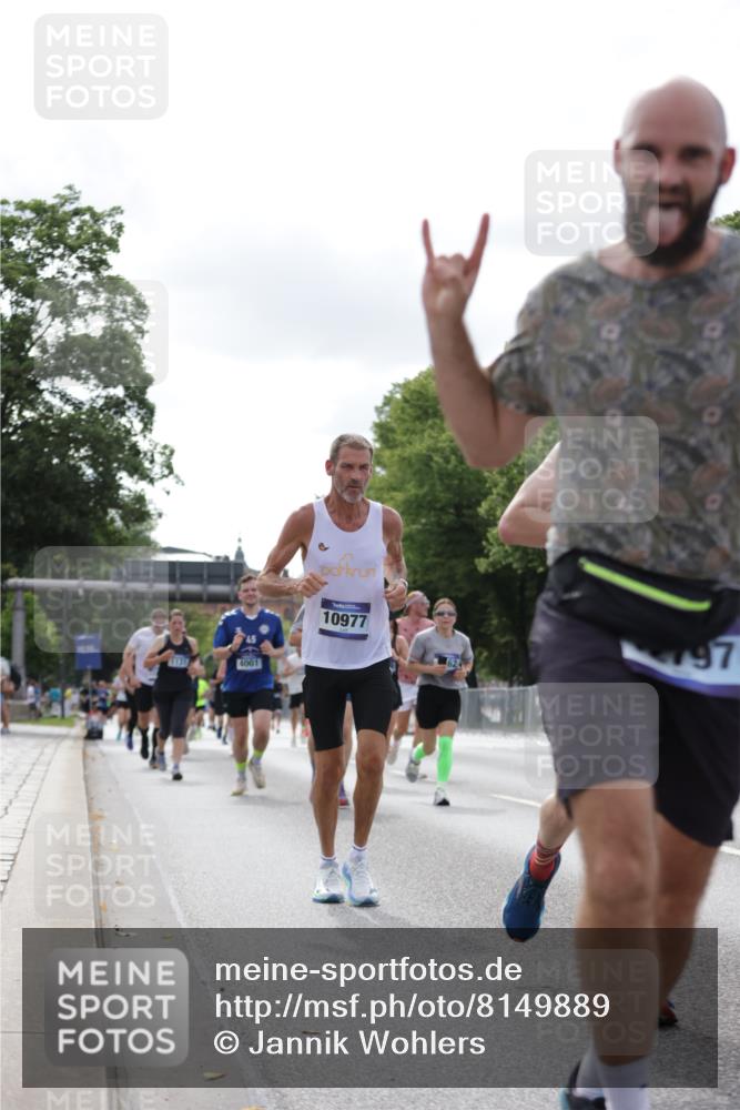 29.06.2025 - hella hamburg halbmarathon Jannik Wohlers http://msf.ph/oto/8149889 29.06.2025 10:13:20 Lombardsbrücke 1131, 1480, 2055, 2359, 2721, 2904, 2987, 4001, 4795, 5232, 5631, 5719, 6026, 6717, 6724, 7462, 7913, 8279, 8673, 9128, 9631, 10977, 11441, 12313, 12797, 12928, 12929, 15085, 15663, 15721, 15722, 16491, 17472, 18231, 19190 meine-sportfotos.de