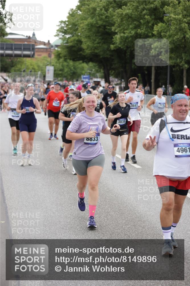 29.06.2025 - hella hamburg halbmarathon Jannik Wohlers http://msf.ph/oto/8149896 29.06.2025 10:50:17 Lombardsbrücke 1930, 2200, 3184, 3229, 3647, 3838, 4642, 4695, 4771, 4961, 5131, 6178, 7133, 7161, 7505, 7938, 8200, 8833, 8834, 9096, 9168, 9933, 10437, 10744, 12392, 12393, 14762, 15017, 15105, 15416, 15467, 16501, 16593, 17337, 17648, 17790, 18067, 18092, 18483 meine-sportfotos.de