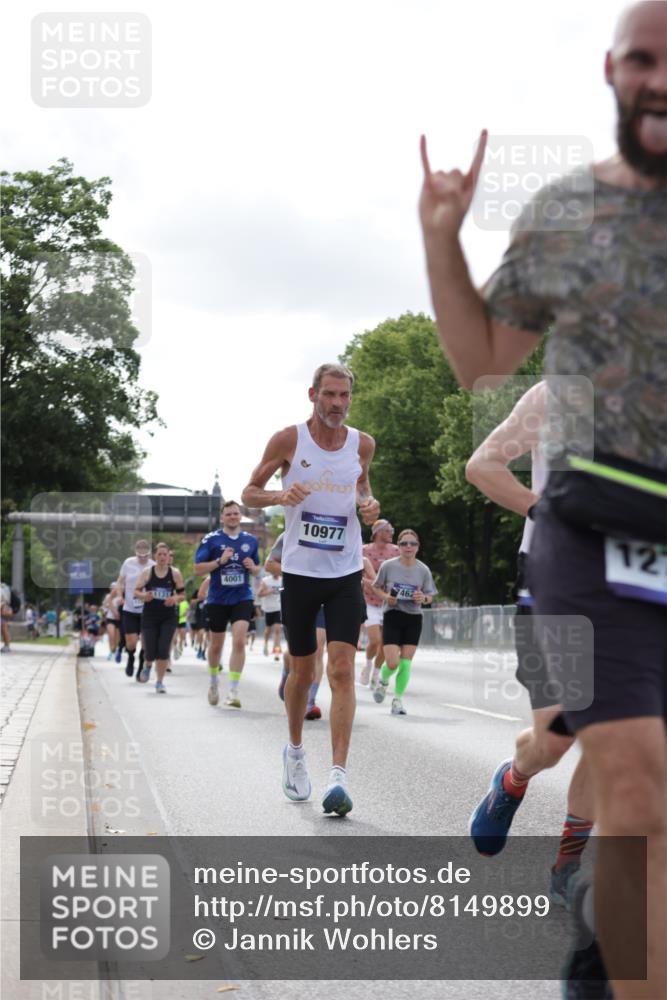 29.06.2025 - hella hamburg halbmarathon Jannik Wohlers http://msf.ph/oto/8149899 29.06.2025 10:13:20 Lombardsbrücke 1131, 1480, 2055, 2359, 2721, 2904, 2987, 4001, 4795, 5232, 5631, 5719, 6026, 6717, 6724, 7462, 7913, 8279, 8673, 9128, 9631, 10977, 11441, 12313, 12797, 12928, 12929, 15085, 15663, 15721, 15722, 16491, 17472, 18231, 19190 meine-sportfotos.de