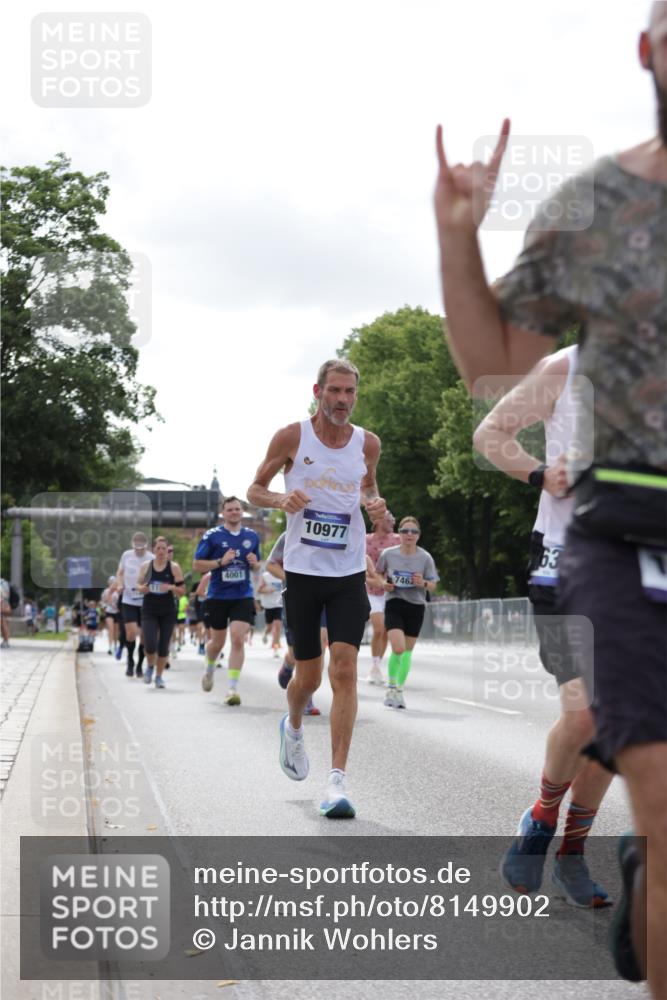 29.06.2025 - hella hamburg halbmarathon Jannik Wohlers http://msf.ph/oto/8149902 29.06.2025 10:13:20 Lombardsbrücke 1131, 1480, 2055, 2359, 2721, 2904, 2987, 4001, 4795, 5232, 5631, 5719, 6026, 6717, 6724, 7462, 7913, 8279, 8673, 9128, 9631, 10977, 11441, 12313, 12797, 12928, 12929, 15085, 15663, 15721, 15722, 16491, 17472, 18231, 19190 meine-sportfotos.de