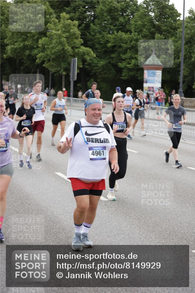 29.06.2025 - hella hamburg halbmarathon Jannik Wohlers http://msf.ph/oto/8149929 29.06.2025 10:50:18 Lombardsbrücke 1930, 2200, 3184, 3229, 3647, 3838, 4642, 4695, 4771, 5131, 6178, 7133, 7161, 7505, 7938, 8200, 8833, 8834, 8986, 9096, 9168, 9933, 10437, 12392, 12393, 14534, 14762, 15017, 15105, 15416, 15467, 16500, 16501, 16553, 16593, 17337, 17648, 17790, 18067, 18092 meine-sportfotos.de
