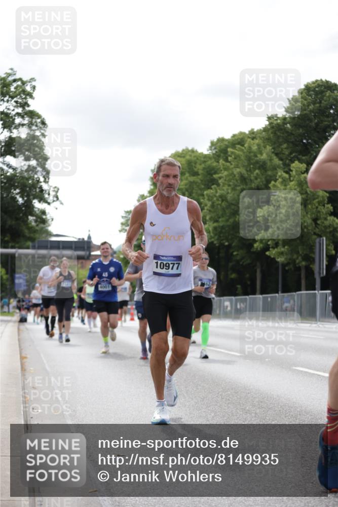 29.06.2025 - hella hamburg halbmarathon Jannik Wohlers http://msf.ph/oto/8149935 29.06.2025 10:13:21 Lombardsbrücke 1131, 1480, 2055, 2359, 2721, 2904, 2987, 4001, 4795, 5232, 5631, 5719, 6026, 6717, 7462, 7913, 8279, 8673, 9128, 9631, 10442, 10443, 10977, 11441, 12313, 12797, 12928, 12929, 15085, 15663, 15721, 15722, 16491, 17472, 18231, 19190 meine-sportfotos.de