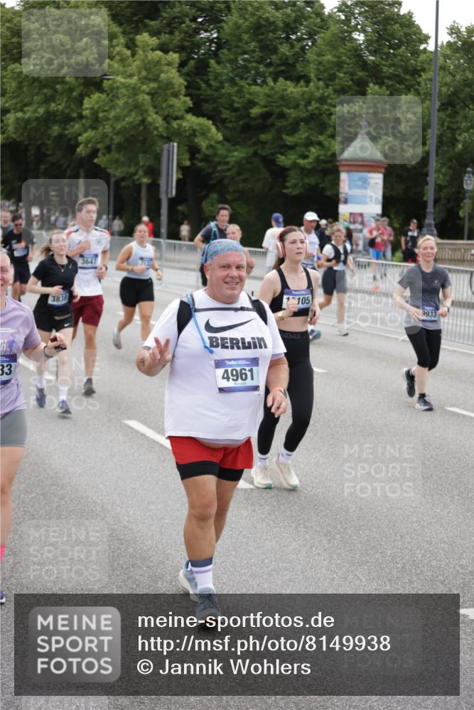 29.06.2025 - hella hamburg halbmarathon Jannik Wohlers http://msf.ph/oto/8149938 29.06.2025 10:50:18 Lombardsbrücke 1930, 2200, 3184, 3229, 3647, 3838, 4642, 4695, 4771, 5131, 6178, 7133, 7161, 7505, 7938, 8200, 8833, 8834, 8986, 9096, 9168, 9933, 10437, 12392, 12393, 14534, 14762, 15017, 15105, 15416, 15467, 16500, 16501, 16553, 16593, 17337, 17648, 17790, 18067, 18092 meine-sportfotos.de