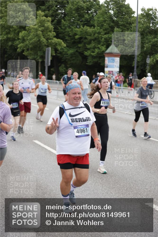 29.06.2025 - hella hamburg halbmarathon Jannik Wohlers http://msf.ph/oto/8149961 29.06.2025 10:50:18 Lombardsbrücke 1930, 2200, 3184, 3229, 3647, 3838, 4642, 4695, 4771, 5131, 6178, 7133, 7161, 7505, 7938, 8200, 8833, 8834, 8986, 9096, 9168, 9933, 10437, 12392, 12393, 14534, 14762, 15017, 15105, 15416, 15467, 16500, 16501, 16553, 16593, 17337, 17648, 17790, 18067, 18092 meine-sportfotos.de