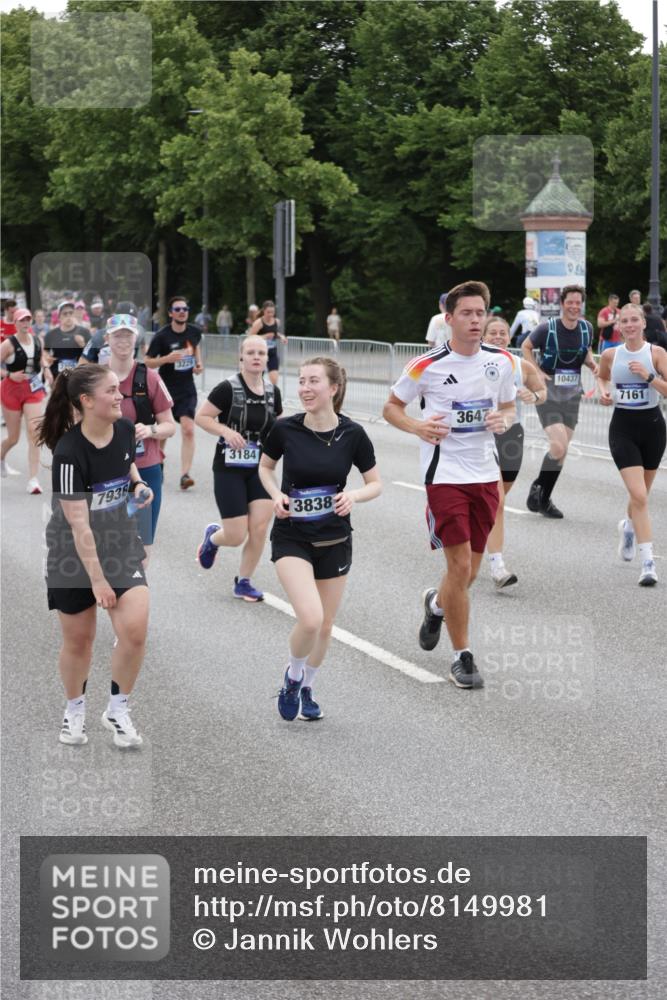 29.06.2025 - hella hamburg halbmarathon Jannik Wohlers http://msf.ph/oto/8149981 29.06.2025 10:50:20 Lombardsbrücke 1930, 2200, 3184, 3229, 3647, 3838, 4642, 4695, 4771, 5131, 6178, 7133, 7161, 7938, 8200, 8833, 8834, 8986, 9096, 9168, 9933, 10029, 10437, 11577, 12392, 12393, 13981, 14534, 14762, 14767, 14773, 15017, 15105, 15416, 16500, 16501, 16553, 16593, 16904, 17337, 17648, 17735, 17790, 18067, 18092 meine-sportfotos.de