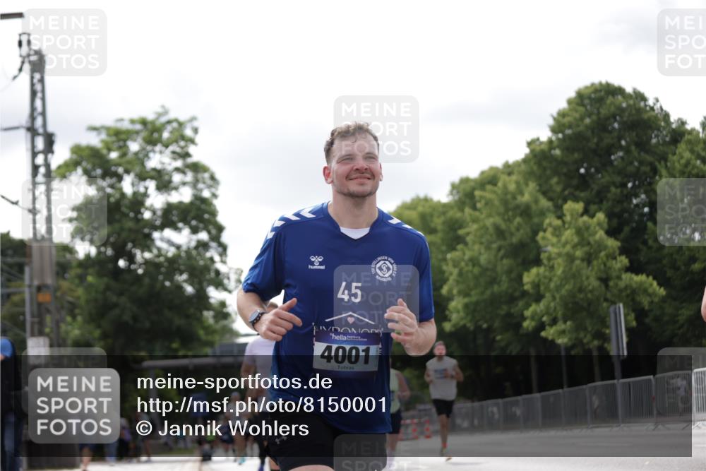 29.06.2025 - hella hamburg halbmarathon Jannik Wohlers http://msf.ph/oto/8150001 29.06.2025 10:13:25 Lombardsbrücke 1131, 1480, 2359, 2721, 2904, 2987, 4001, 5232, 5631, 5719, 6026, 6710, 7462, 7913, 8673, 9128, 9631, 10442, 10443, 10977, 11441, 12313, 12797, 12928, 12929, 15085, 15482, 15721, 15722, 16491, 17472, 17985, 19190 meine-sportfotos.de
