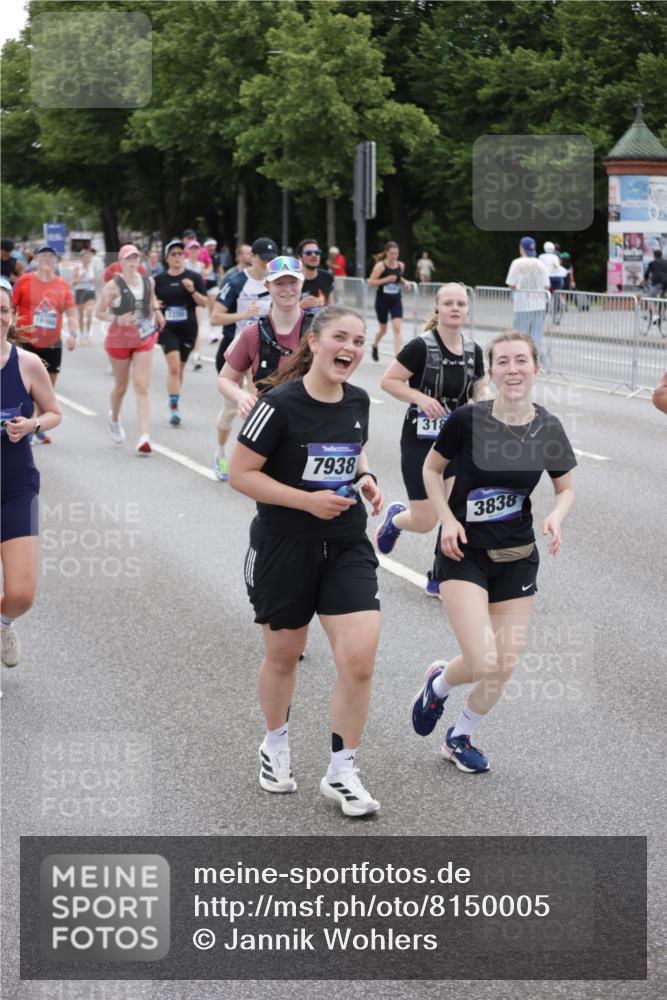29.06.2025 - hella hamburg halbmarathon Jannik Wohlers http://msf.ph/oto/8150005 29.06.2025 10:50:20 Lombardsbrücke 1930, 2200, 3184, 3229, 3647, 3838, 4642, 4695, 4771, 5131, 6178, 7133, 7161, 7938, 8200, 8833, 8834, 8986, 9096, 9168, 9933, 10029, 10437, 11577, 12392, 12393, 13981, 14534, 14762, 14767, 14773, 15017, 15105, 15416, 16500, 16501, 16553, 16593, 16904, 17337, 17648, 17735, 17790, 18067, 18092 meine-sportfotos.de