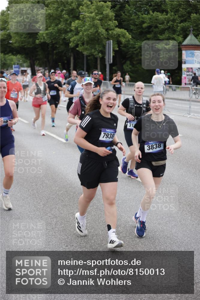 29.06.2025 - hella hamburg halbmarathon Jannik Wohlers http://msf.ph/oto/8150013 29.06.2025 10:50:21 Lombardsbrücke 1129, 1930, 2200, 3184, 3229, 3647, 3838, 4642, 4695, 4771, 4848, 6178, 7133, 7161, 7938, 8200, 8779, 8833, 8834, 8986, 9096, 9168, 9933, 10029, 10437, 10614, 10636, 11577, 12392, 12393, 12800, 13468, 13981, 14534, 14640, 14762, 14767, 14773, 15017, 15105, 15416, 16500, 16501, 16553, 16593, 16904, 17337, 17648, 17735, 18067, 18092 meine-sportfotos.de