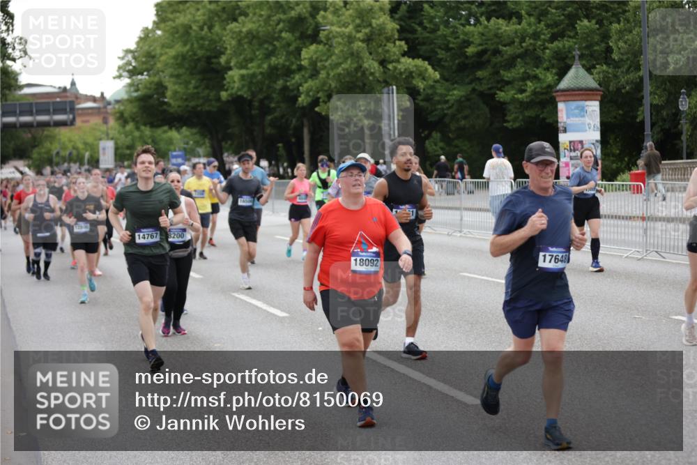 29.06.2025 - hella hamburg halbmarathon Jannik Wohlers http://msf.ph/oto/8150069 29.06.2025 10:50:27 Lombardsbrücke 1129, 1208, 1930, 2200, 2358, 2859, 3184, 3229, 3647, 3838, 4642, 4695, 4771, 4848, 6178, 7133, 7141, 7161, 7825, 7938, 8200, 8779, 8833, 8986, 9096, 9168, 9933, 10029, 10437, 10552, 10614, 10636, 11577, 12392, 12393, 12800, 13468, 13522, 13981, 14010, 14534, 14640, 14762, 14767, 14773, 15105, 15250, 15464, 16500, 16501, 16553, 16727, 16729, 16904, 17337, 17648, 17735 meine-sportfotos.de