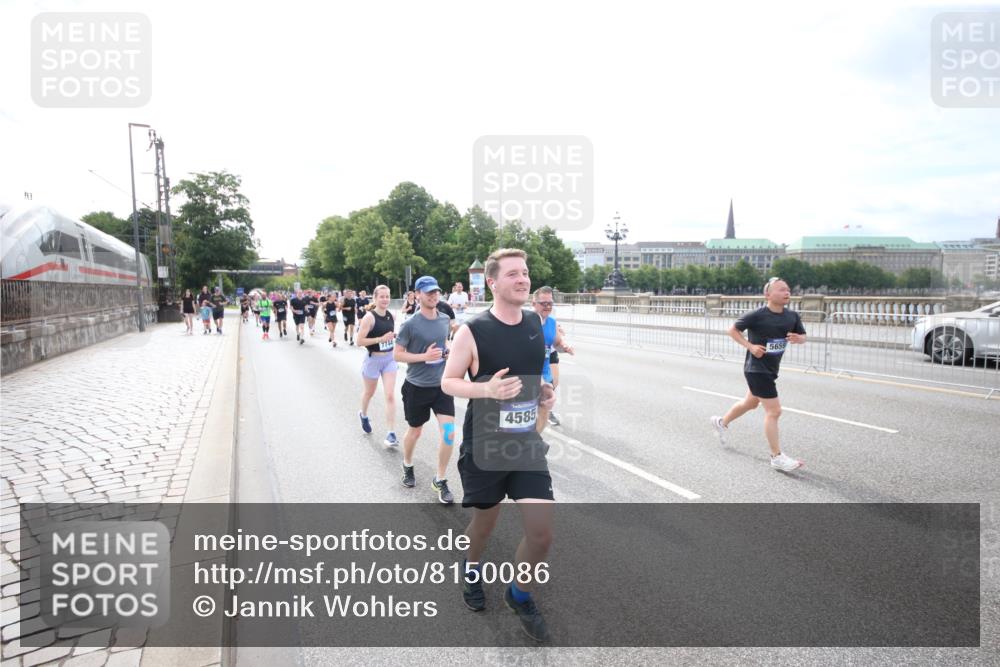 29.06.2025 - hella hamburg halbmarathon Jannik Wohlers http://msf.ph/oto/8150086 29.06.2025 10:19:49 Lombardsbrücke 1046, 1069, 1115, 1474, 2064, 3278, 3434, 3842, 4585, 4614, 4737, 4739, 5556, 5659, 5811, 5812, 5831, 5937, 7018, 7101, 7519, 7739, 7744, 7808, 8025, 8387, 8462, 8738, 9136, 9196, 9735, 9873, 10414, 10550, 10595, 10701, 10754, 11028, 13013, 13192, 14014, 14024, 14425, 14564, 15481, 15529, 15572, 15619, 15948, 16164, 16714, 16991, 17076, 17454, 17456, 17913, 18114, 18368, 18648, 18685 meine-sportfotos.de