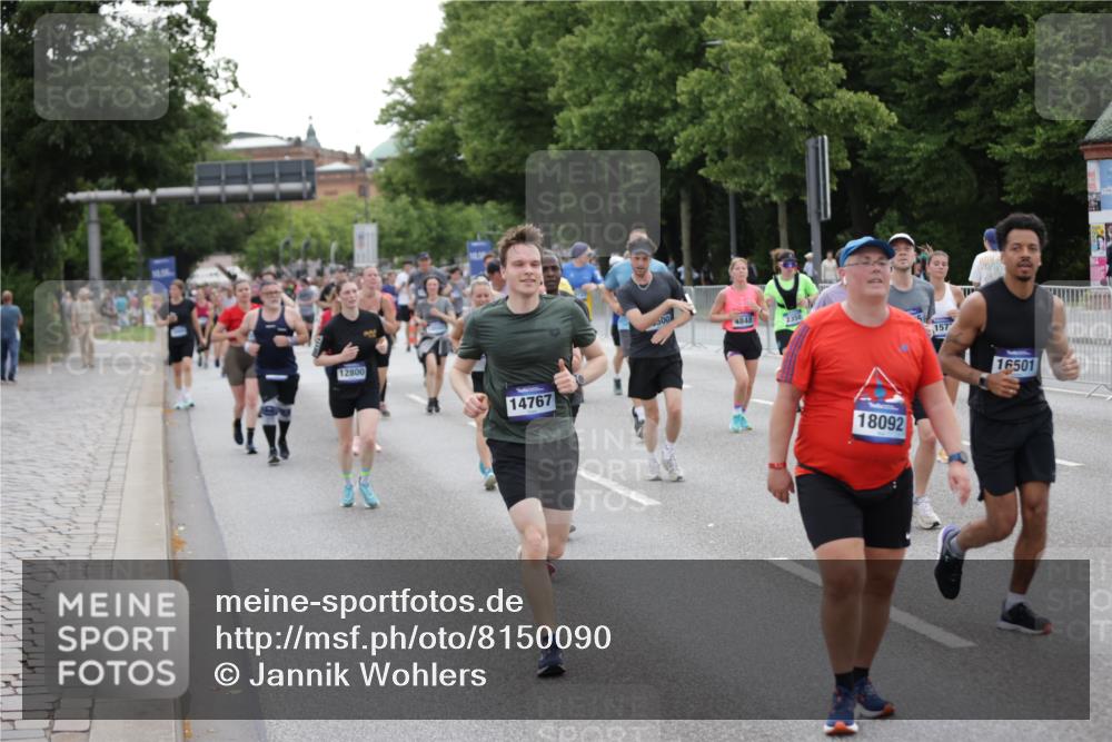 29.06.2025 - hella hamburg halbmarathon Jannik Wohlers http://msf.ph/oto/8150090 29.06.2025 10:50:28 Lombardsbrücke 1129, 1208, 1930, 2200, 2358, 2859, 3184, 3229, 3647, 3838, 4695, 4771, 4848, 6178, 7133, 7141, 7161, 7825, 7938, 8200, 8779, 8833, 8986, 9096, 9168, 9933, 10029, 10437, 10552, 10614, 10636, 11577, 12392, 12393, 12800, 13468, 13522, 13981, 14010, 14534, 14640, 14762, 14767, 14773, 15105, 15250, 15464, 16500, 16501, 16553, 16727, 16729, 16904, 17295, 17337, 17648, 17735 meine-sportfotos.de