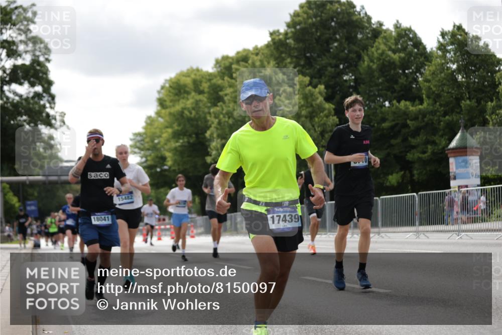 29.06.2025 - hella hamburg halbmarathon Jannik Wohlers http://msf.ph/oto/8150097 29.06.2025 10:13:35 Lombardsbrücke 1131, 1194, 1480, 1890, 4001, 4962, 5719, 6287, 6710, 7462, 8057, 8673, 9886, 10442, 10443, 11441, 11987, 13788, 15085, 15482, 15721, 15722, 15840, 17439, 17985, 18041, 18236, 18239 meine-sportfotos.de