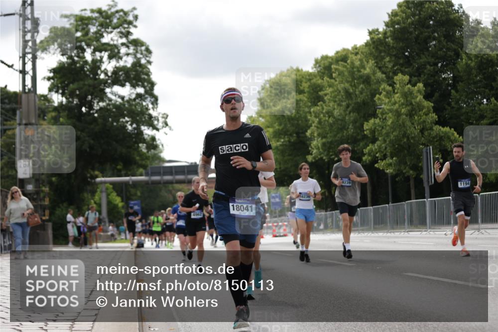 29.06.2025 - hella hamburg halbmarathon Jannik Wohlers http://msf.ph/oto/8150113 29.06.2025 10:13:35 Lombardsbrücke 1131, 1194, 1480, 1890, 4001, 4962, 5719, 6287, 6710, 7462, 8057, 8673, 9886, 10442, 10443, 11441, 11987, 13788, 15085, 15482, 15721, 15722, 15840, 17439, 17985, 18041, 18236, 18239 meine-sportfotos.de