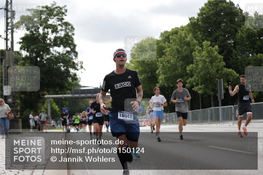 29.06.2025 - hella hamburg halbmarathon Jannik Wohlers http://msf.ph/oto/8150124 29.06.2025 10:13:36 Lombardsbrücke 1194, 1480, 1890, 4001, 4032, 4962, 5719, 6287, 6710, 8057, 8673, 9886, 10442, 10443, 11441, 11987, 12938, 13788, 15482, 15721, 15722, 15840, 17439, 17985, 18041, 18236, 18239 meine-sportfotos.de