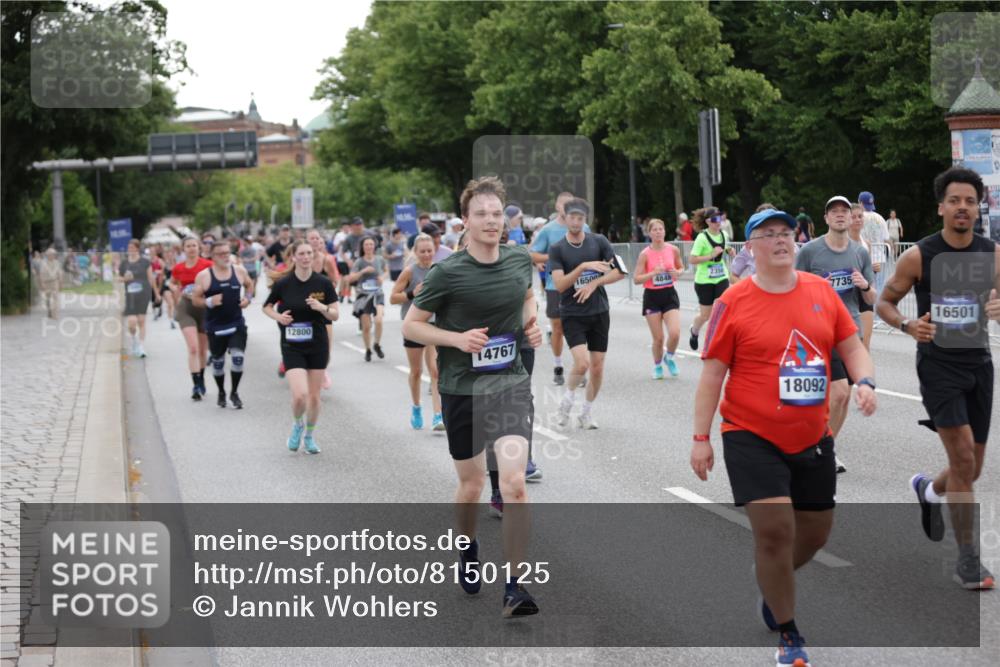 29.06.2025 - hella hamburg halbmarathon Jannik Wohlers http://msf.ph/oto/8150125 29.06.2025 10:50:28 Lombardsbrücke 1129, 1208, 1930, 2200, 2358, 2859, 3184, 3229, 3647, 3838, 4695, 4771, 4848, 6178, 7133, 7141, 7161, 7825, 7938, 8200, 8779, 8833, 8986, 9096, 9168, 9933, 10029, 10437, 10552, 10614, 10636, 11577, 12392, 12393, 12800, 13468, 13522, 13981, 14010, 14534, 14640, 14762, 14767, 14773, 15105, 15250, 15464, 16500, 16501, 16553, 16727, 16729, 16904, 17295, 17337, 17648, 17735 meine-sportfotos.de