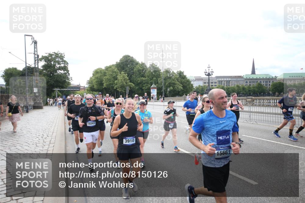 29.06.2025 - hella hamburg halbmarathon Jannik Wohlers http://msf.ph/oto/8150126 29.06.2025 10:22:00 Lombardsbrücke 1187, 1419, 1598, 2022, 2351, 3108, 3430, 3457, 3511, 3910, 3946, 4113, 4114, 4131, 4556, 4559, 4829, 4969, 4970, 5079, 5838, 6030, 6048, 6049, 6303, 6307, 6347, 6820, 6826, 6977, 7097, 7794, 8511, 8855, 8884, 9204, 9516, 9598, 10065, 10241, 10432, 10663, 10917, 10961, 11046, 11440, 12933, 13248, 13255, 13369, 13460, 13472, 13820, 13963, 14079, 14240, 14314, 14333, 14334, 14442, 14901, 14903, 14980, 15114, 17556, 19154 meine-sportfotos.de