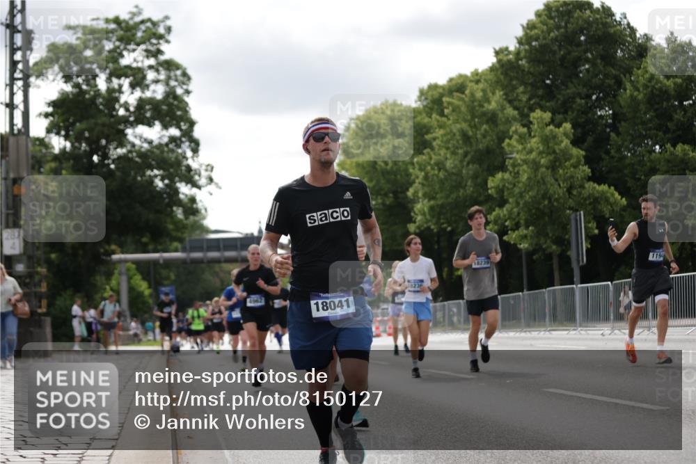 29.06.2025 - hella hamburg halbmarathon Jannik Wohlers http://msf.ph/oto/8150127 29.06.2025 10:13:36 Lombardsbrücke 1194, 1480, 1890, 4001, 4032, 4962, 5719, 6287, 6710, 8057, 8673, 9886, 10442, 10443, 11441, 11987, 12938, 13788, 15482, 15721, 15722, 15840, 17439, 17985, 18041, 18236, 18239 meine-sportfotos.de