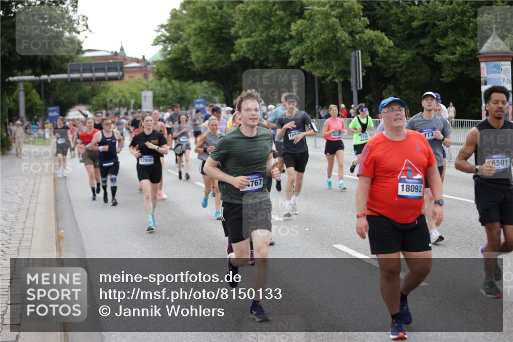 29.06.2025 - hella hamburg halbmarathon Jannik Wohlers http://msf.ph/oto/8150133 29.06.2025 10:50:28 Lombardsbrücke 1129, 1208, 1930, 2200, 2358, 2859, 3184, 3229, 3647, 3838, 4695, 4771, 4848, 6178, 7133, 7141, 7161, 7825, 7938, 8200, 8779, 8833, 8986, 9096, 9168, 9933, 10029, 10437, 10552, 10614, 10636, 11577, 12392, 12393, 12800, 13468, 13522, 13981, 14010, 14534, 14640, 14762, 14767, 14773, 15105, 15250, 15464, 16500, 16501, 16553, 16727, 16729, 16904, 17295, 17337, 17648, 17735 meine-sportfotos.de