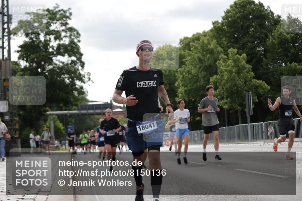 29.06.2025 - hella hamburg halbmarathon Jannik Wohlers http://msf.ph/oto/8150136 29.06.2025 10:13:36 Lombardsbrücke 1194, 1480, 1890, 4001, 4032, 4962, 5719, 6287, 6710, 8057, 8673, 9886, 10442, 10443, 11441, 11987, 12938, 13788, 15482, 15721, 15722, 15840, 17439, 17985, 18041, 18236, 18239 meine-sportfotos.de
