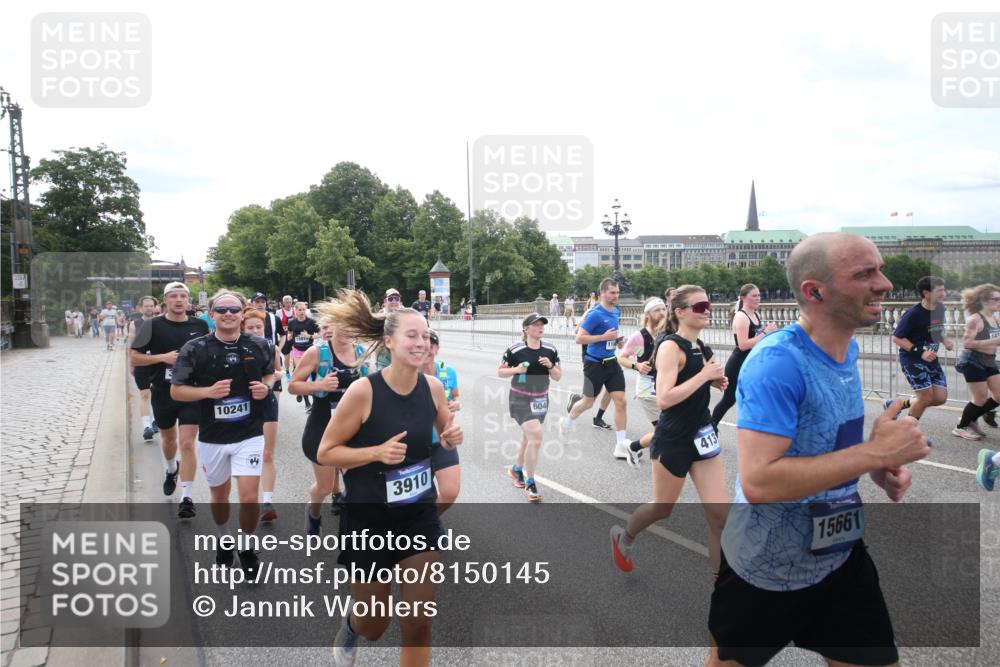 29.06.2025 - hella hamburg halbmarathon Jannik Wohlers http://msf.ph/oto/8150145 29.06.2025 10:22:01 Lombardsbrücke 1187, 1419, 1598, 2022, 2351, 2886, 3108, 3430, 3457, 3511, 3910, 3946, 4113, 4114, 4131, 4556, 4559, 4829, 4969, 4970, 5079, 5838, 6030, 6048, 6049, 6303, 6307, 6347, 6820, 6826, 6899, 7097, 7794, 8511, 8855, 8884, 8931, 9204, 9516, 9598, 10065, 10241, 10432, 10573, 10663, 10917, 10961, 11046, 11440, 12933, 13248, 13369, 13460, 13472, 13820, 13963, 14079, 14240, 14314, 14333, 14334, 14442, 14901, 14903, 14906, 14980, 15114, 19154 meine-sportfotos.de