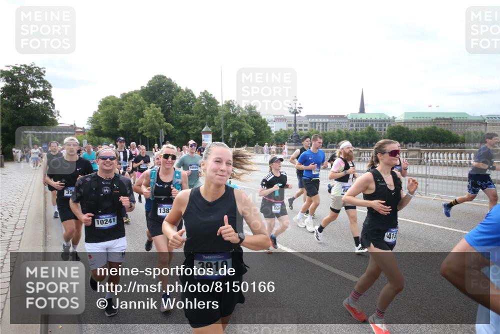 29.06.2025 - hella hamburg halbmarathon Jannik Wohlers http://msf.ph/oto/8150166 29.06.2025 10:22:01 Lombardsbrücke 1187, 1419, 1598, 2022, 2351, 2886, 3108, 3430, 3457, 3511, 3910, 3946, 4113, 4114, 4131, 4556, 4559, 4829, 4969, 4970, 5079, 5838, 6030, 6048, 6049, 6303, 6307, 6347, 6820, 6826, 6899, 7097, 7794, 8511, 8855, 8884, 8931, 9204, 9516, 9598, 10065, 10241, 10432, 10573, 10663, 10917, 10961, 11046, 11440, 12933, 13248, 13369, 13460, 13472, 13820, 13963, 14079, 14240, 14314, 14333, 14334, 14442, 14901, 14903, 14906, 14980, 15114, 19154 meine-sportfotos.de