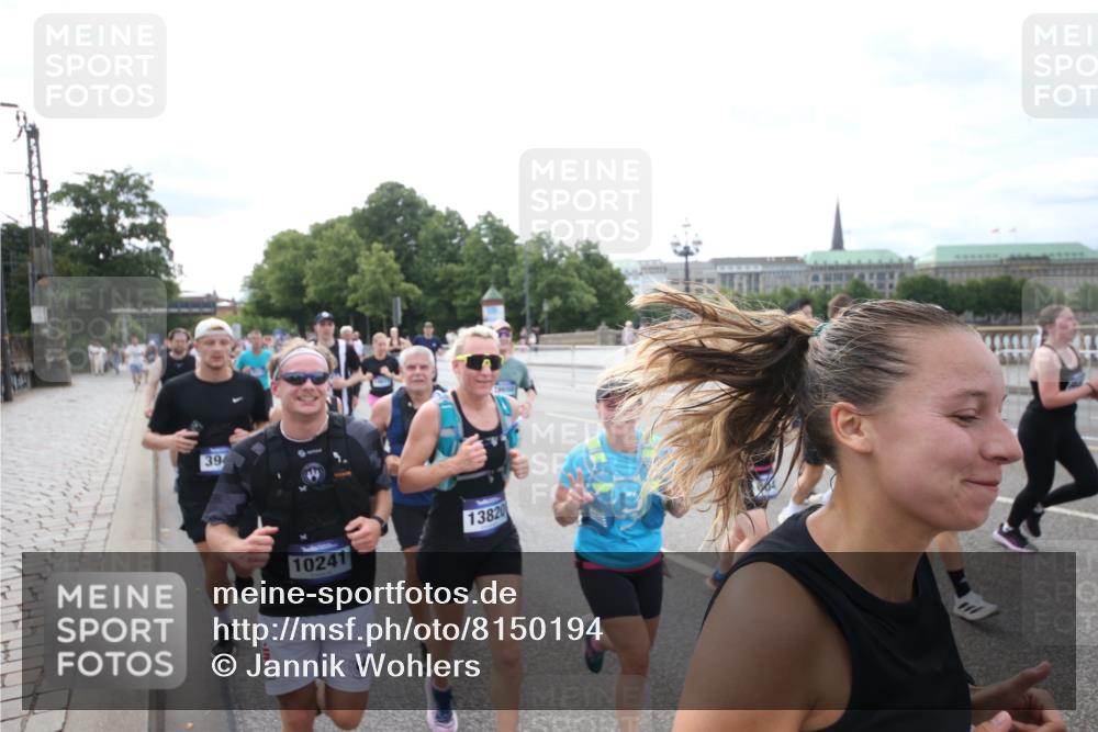 29.06.2025 - hella hamburg halbmarathon Jannik Wohlers http://msf.ph/oto/8150194 29.06.2025 10:22:01 Lombardsbrücke 1187, 1419, 1598, 2022, 2351, 2886, 3108, 3430, 3457, 3511, 3910, 3946, 4113, 4114, 4131, 4556, 4559, 4829, 4969, 4970, 5079, 5838, 6030, 6048, 6049, 6303, 6307, 6347, 6820, 6826, 6899, 7097, 7794, 8511, 8855, 8884, 8931, 9204, 9516, 9598, 10065, 10241, 10432, 10573, 10663, 10917, 10961, 11046, 11440, 12933, 13248, 13369, 13460, 13472, 13820, 13963, 14079, 14240, 14314, 14333, 14334, 14442, 14901, 14903, 14906, 14980, 15114, 19154 meine-sportfotos.de