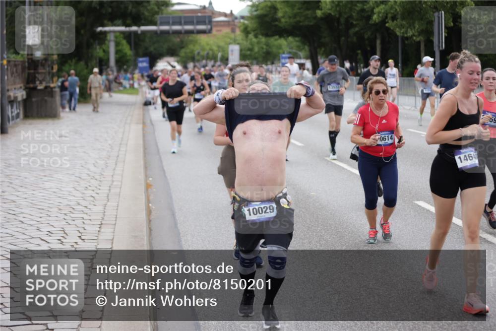 29.06.2025 - hella hamburg halbmarathon Jannik Wohlers http://msf.ph/oto/8150201 29.06.2025 10:50:34 Lombardsbrücke 1129, 1203, 1208, 1404, 2200, 2358, 2859, 3229, 3934, 4771, 4848, 5286, 5289, 6178, 7141, 7770, 7771, 7825, 8200, 8779, 8986, 10029, 10552, 10614, 10636, 11052, 11252, 11577, 11971, 12301, 12800, 13468, 13522, 13981, 14010, 14127, 14534, 14640, 14767, 14773, 15250, 15464, 16500, 16501, 16553, 16727, 16729, 16904, 17295, 17648, 17735 meine-sportfotos.de