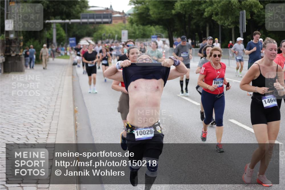 29.06.2025 - hella hamburg halbmarathon Jannik Wohlers http://msf.ph/oto/8150218 29.06.2025 10:50:34 Lombardsbrücke 1129, 1203, 1208, 1404, 2200, 2358, 2859, 3229, 3934, 4771, 4848, 5286, 5289, 6178, 7141, 7770, 7771, 7825, 8200, 8779, 8986, 10029, 10552, 10614, 10636, 11052, 11252, 11577, 11971, 12301, 12800, 13468, 13522, 13981, 14010, 14127, 14534, 14640, 14767, 14773, 15250, 15464, 16500, 16501, 16553, 16727, 16729, 16904, 17295, 17648, 17735 meine-sportfotos.de