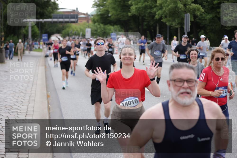 29.06.2025 - hella hamburg halbmarathon Jannik Wohlers http://msf.ph/oto/8150234 29.06.2025 10:50:35 Lombardsbrücke 1129, 1203, 1208, 1404, 2200, 2358, 2859, 3934, 4771, 4848, 5286, 5289, 6178, 7141, 7770, 7771, 7825, 8200, 8779, 8986, 10029, 10552, 10614, 10636, 11052, 11252, 11577, 11971, 12301, 12800, 13468, 13522, 13981, 14010, 14127, 14534, 14640, 14767, 14773, 15250, 15464, 16500, 16501, 16553, 16727, 16729, 16904, 17295, 17648, 17735 meine-sportfotos.de