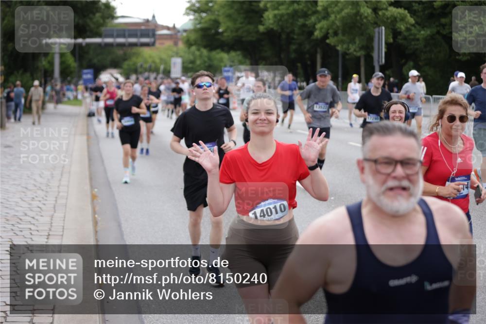 29.06.2025 - hella hamburg halbmarathon Jannik Wohlers http://msf.ph/oto/8150240 29.06.2025 10:50:35 Lombardsbrücke 1129, 1203, 1208, 1404, 2200, 2358, 2859, 3934, 4771, 4848, 5286, 5289, 6178, 7141, 7770, 7771, 7825, 8200, 8779, 8986, 10029, 10552, 10614, 10636, 11052, 11252, 11577, 11971, 12301, 12800, 13468, 13522, 13981, 14010, 14127, 14534, 14640, 14767, 14773, 15250, 15464, 16500, 16501, 16553, 16727, 16729, 16904, 17295, 17648, 17735 meine-sportfotos.de